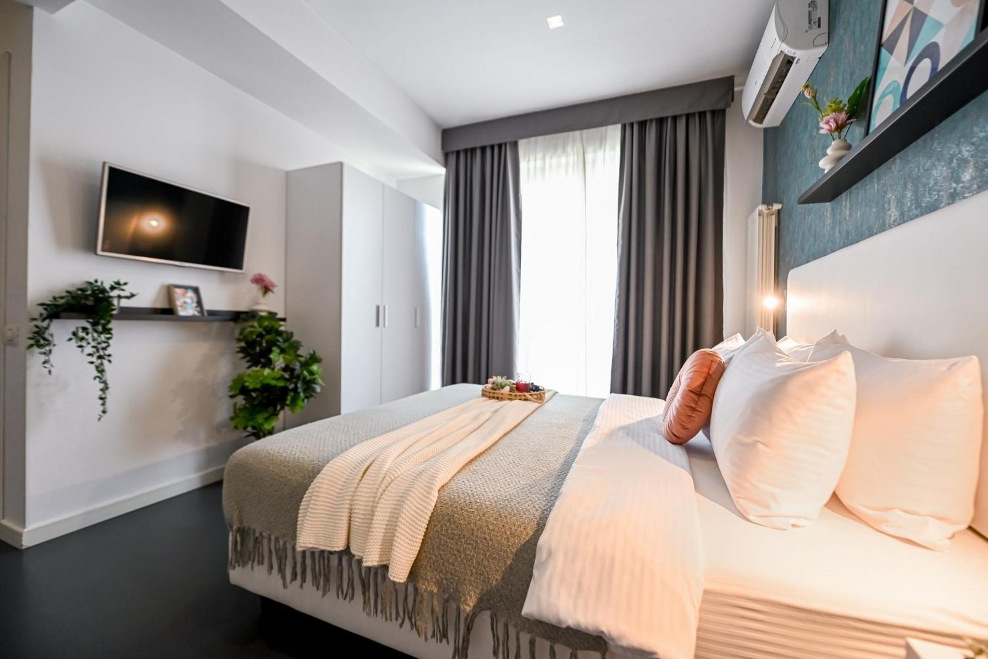 Urban Elegance - Stylish Central Accommodation Bucharest Room photo