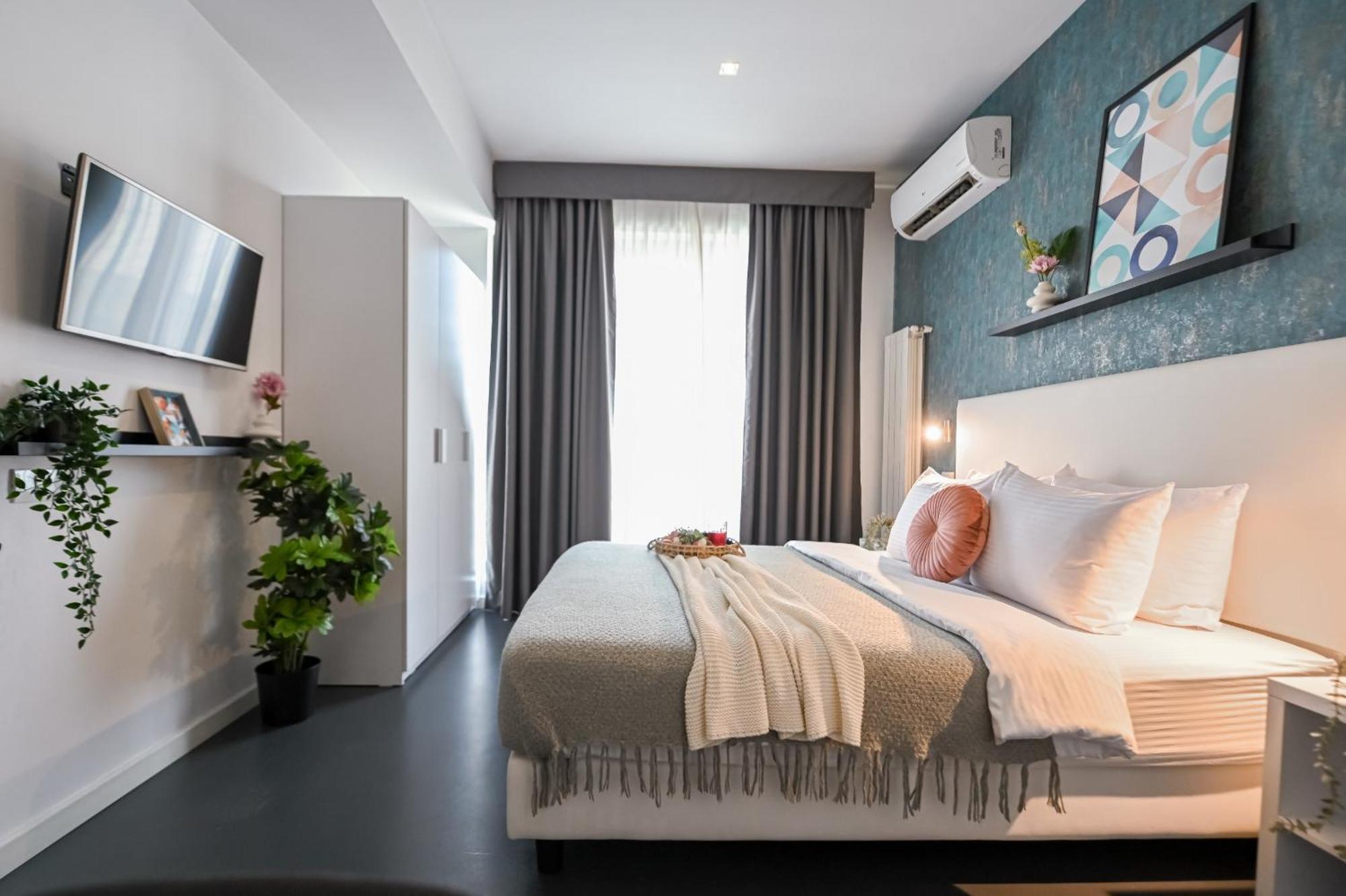 Urban Elegance - Stylish Central Accommodation Bucharest Room photo